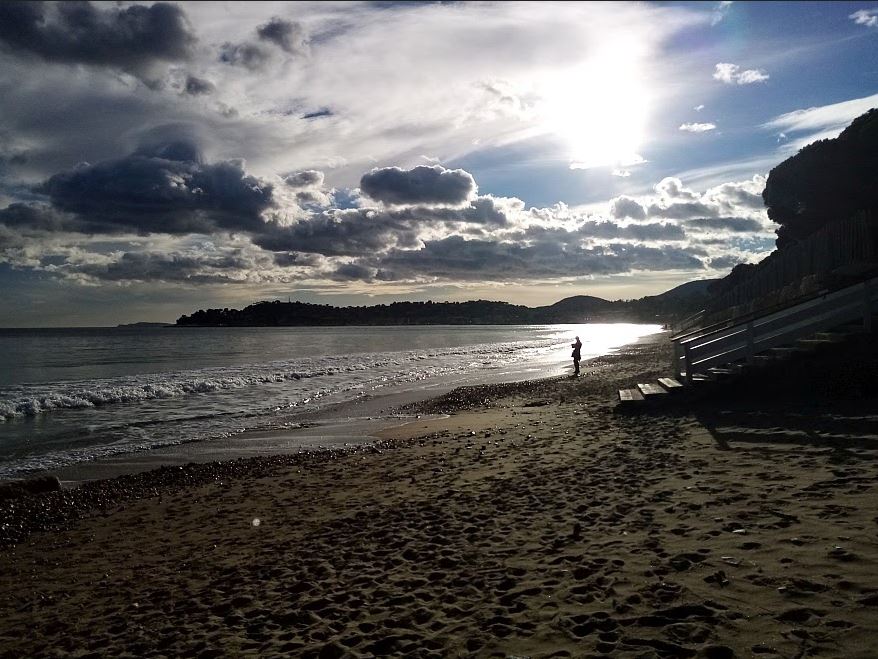 American Dream. A 100 word story for Friday Fictioneers. Photo Prompt by CE Ayr